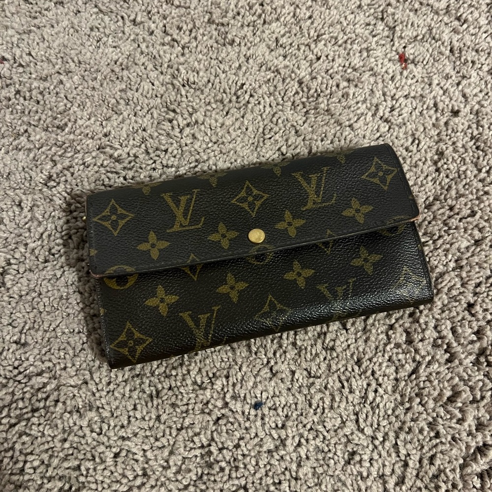 Authentic louis vuittion Sarah Wallet